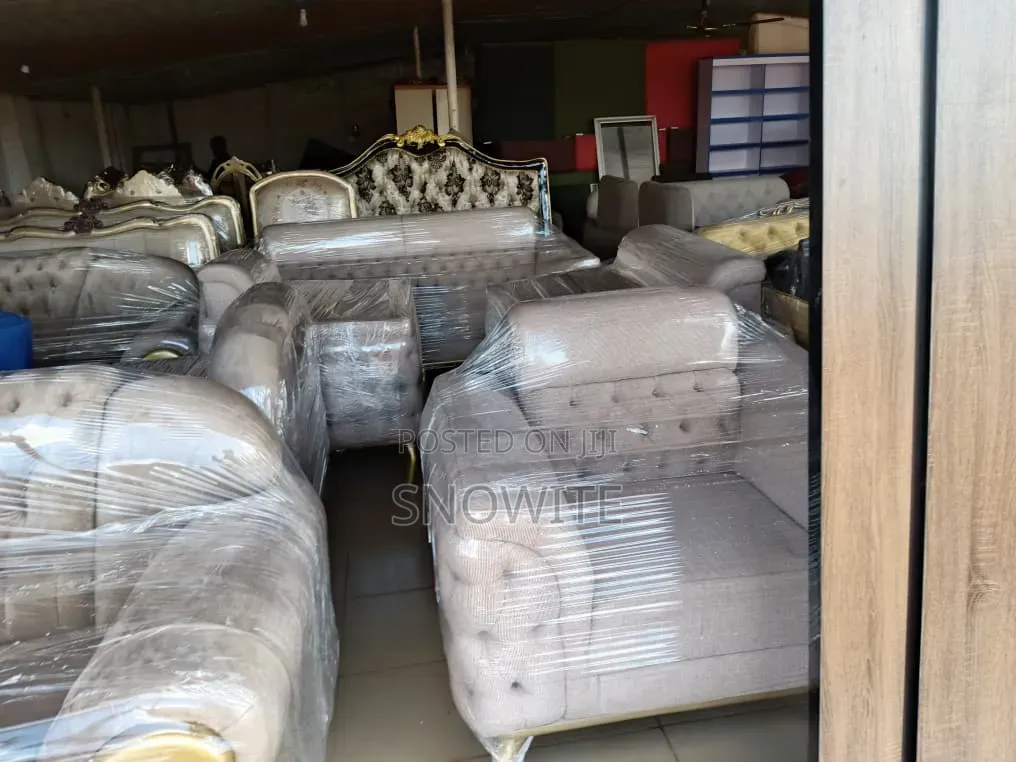 7-Seater Chesterfield Fabric Sofa Set With Table