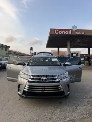 Toyota Highlander XLE 4dr SUV AWD (3.5L 6cyl 6A) 2015 Silver