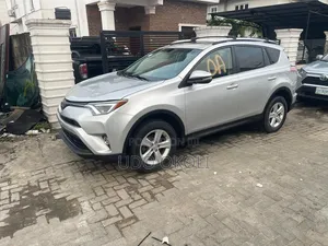 Toyota RAV4 XLE AWD (2.5L 4cyl 6A) 2013 Silver