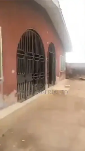 4bdrm Bungalow in Benin City for sale