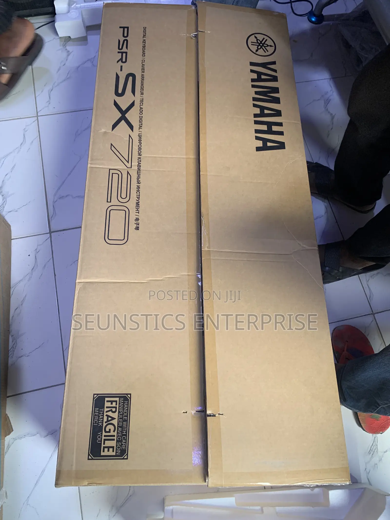 Quality Yamaha PSR SX 720 Keyboard (Piano)