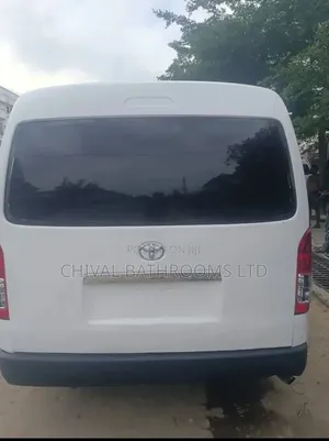 Toyota HiAce 2015 White