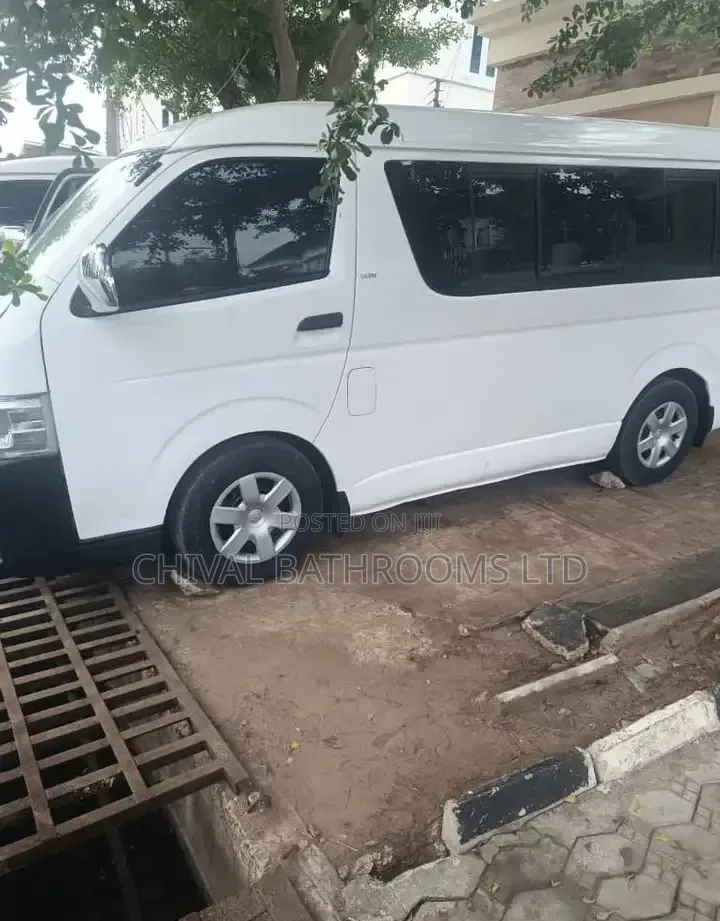 Toyota HiAce 2015 White