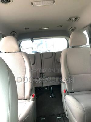 Kia Sedona 2017 Silver