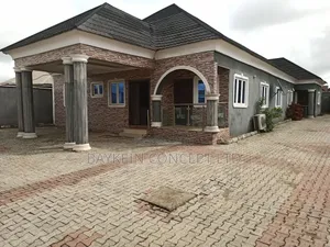 4bdrm Bungalow in Elebu Akala Express for rent