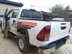 Toyota Hilux Revo Double Cab Petrol 2.7 RWD 2020 White
