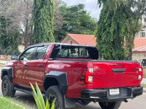 New Toyota Hilux 2023 Red