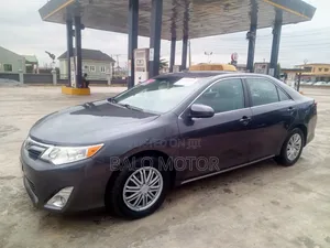 Toyota Camry LE 4dr Sedan (2.5L 4cyl 6A) 2016