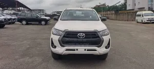 New Toyota Hilux 2025 White