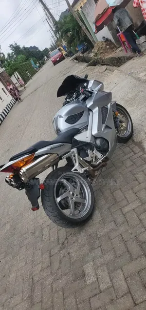 Honda VFR 700F 2005 Silver