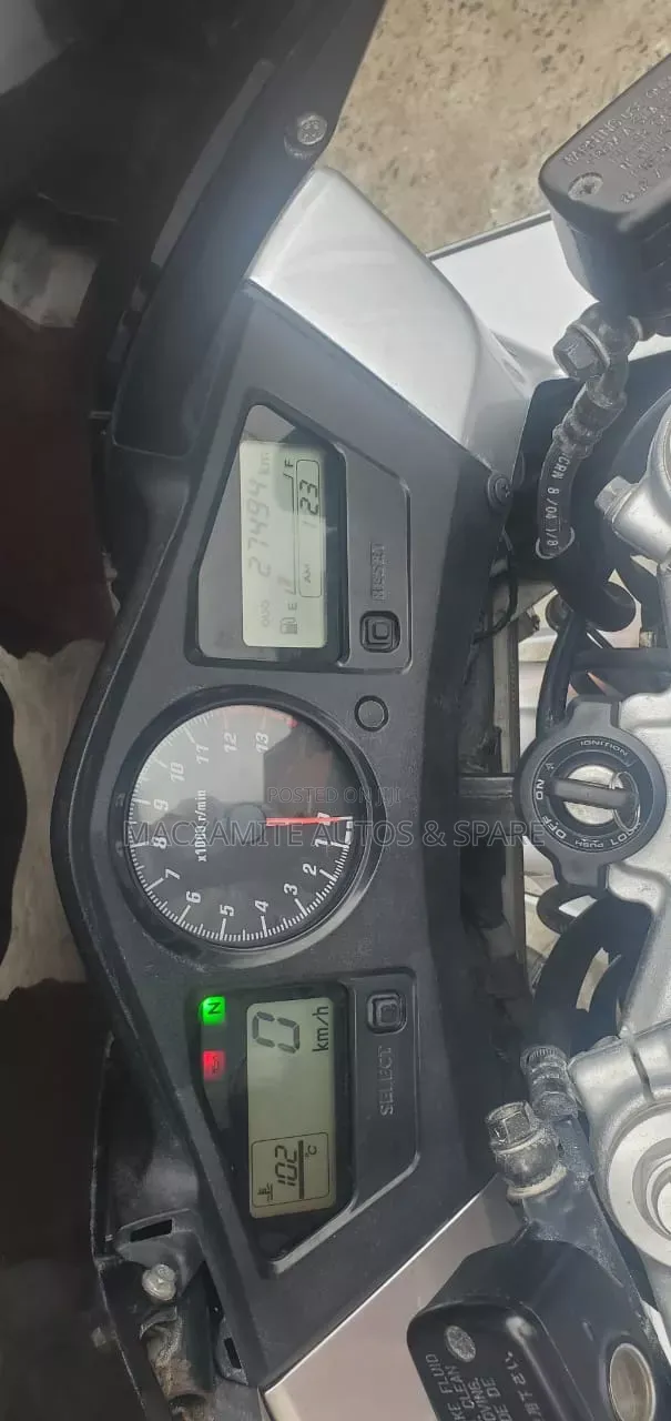 Honda VFR 700F 2005 Silver