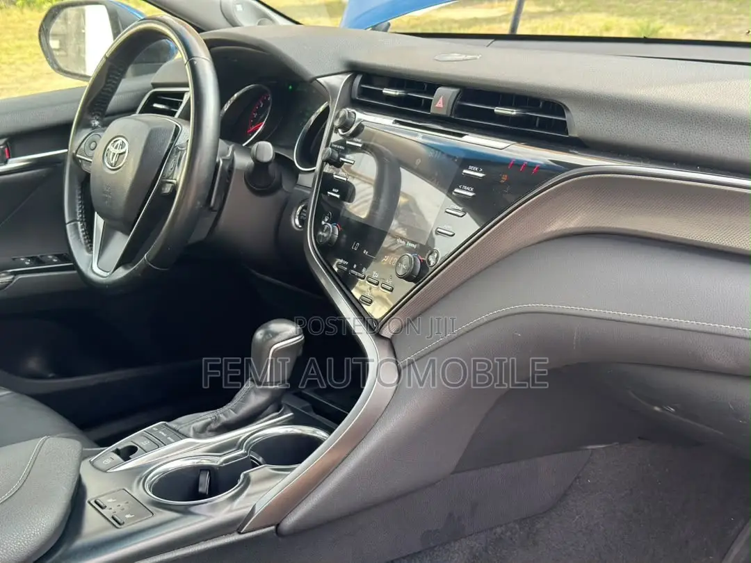 Toyota Camry 2019 Blue