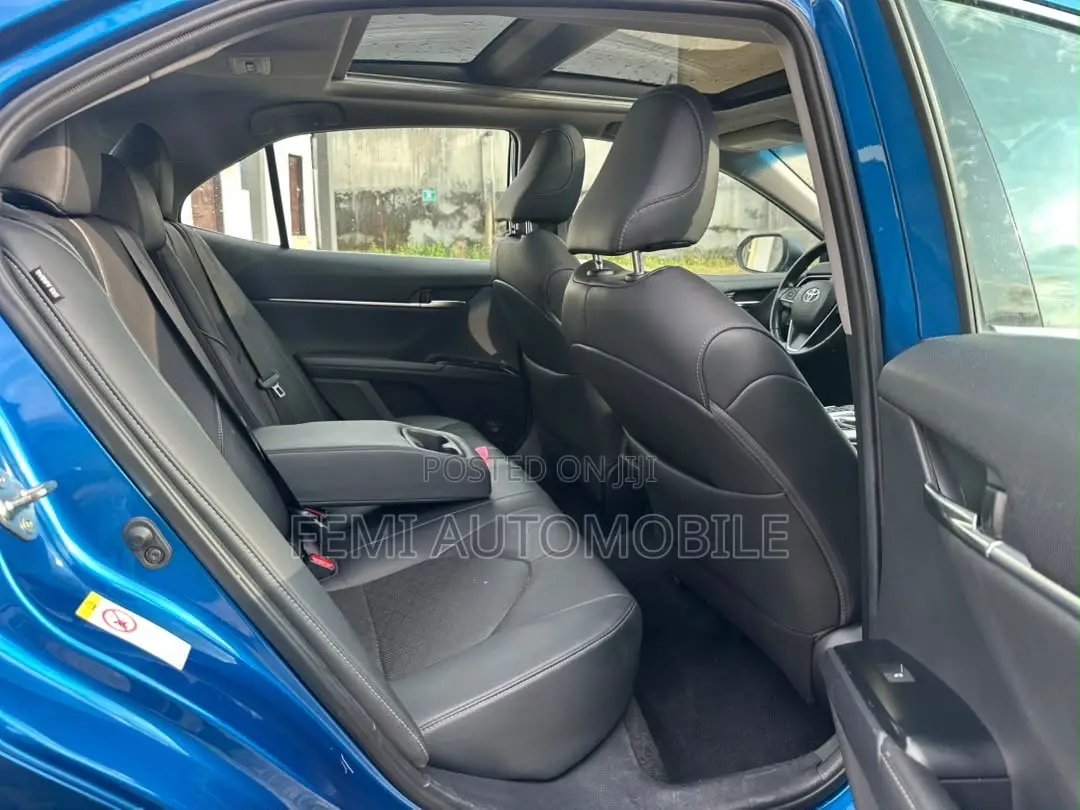 Toyota Camry 2019 Blue
