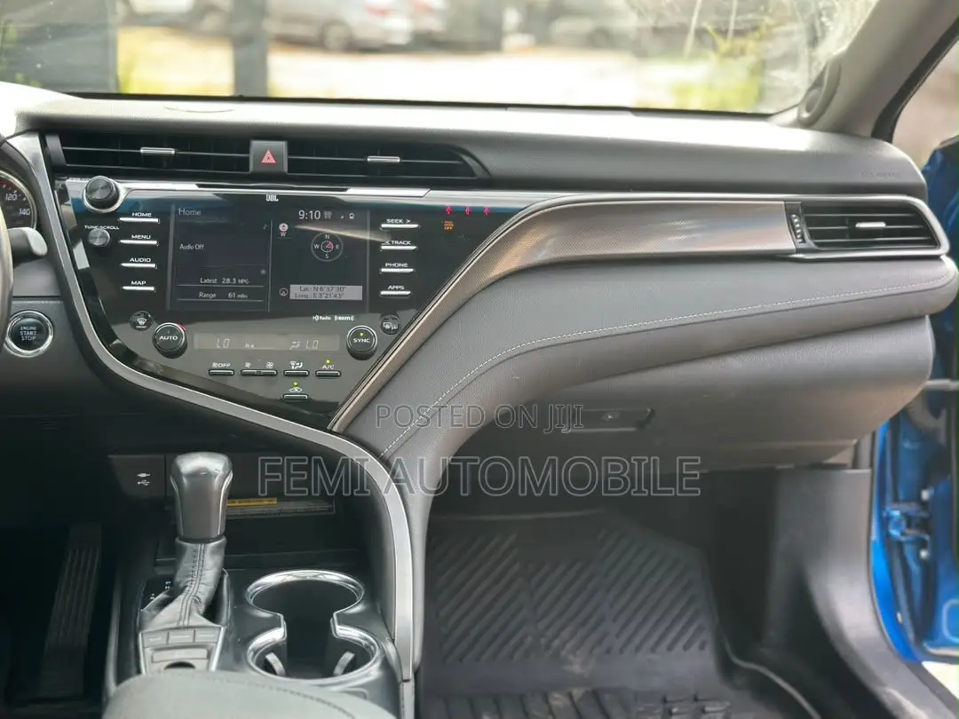 Toyota Camry 2019 Blue