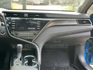 Toyota Camry 2019 Blue