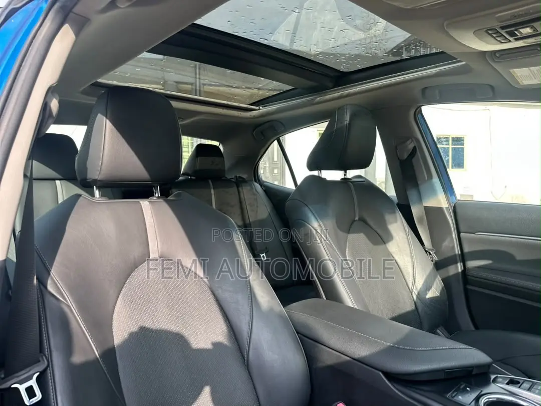 Toyota Camry 2019 Blue