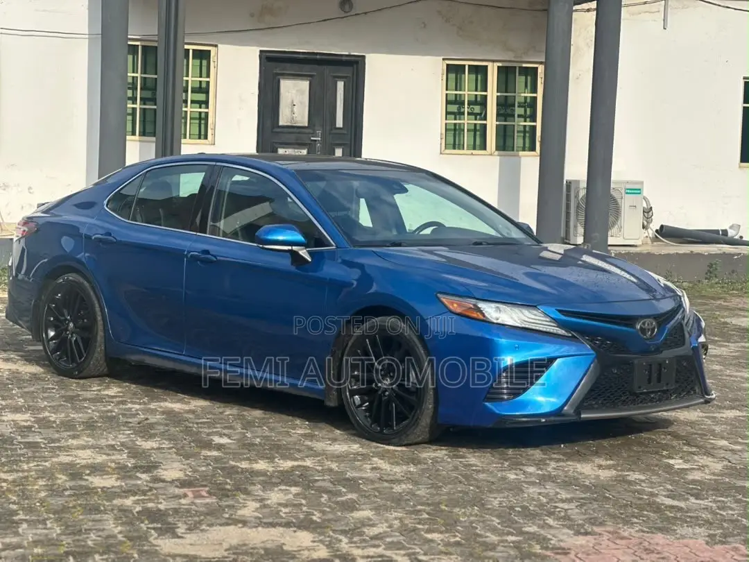 Toyota Camry 2019 Blue