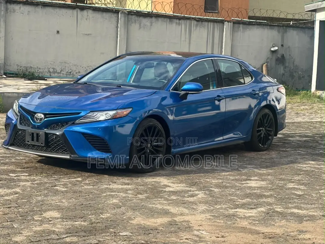 Toyota Camry 2019 Blue