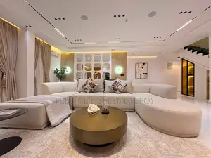 Luxurious 4 Bedroom Maisonnete