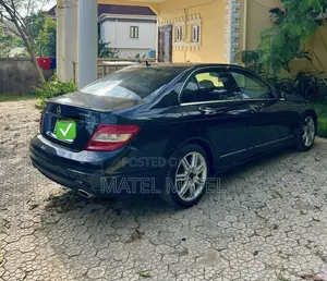 Mercedes-Benz C300 2011 Black