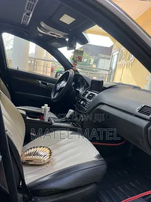 Mercedes-Benz C300 2011 Black