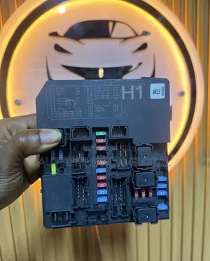 Nissan Sentra Engine Room Fuse Box / IPDM Module