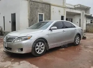 Toyota Camry LE 4dr Sedan (2.5L 4cyl 6A) 2011 Silver