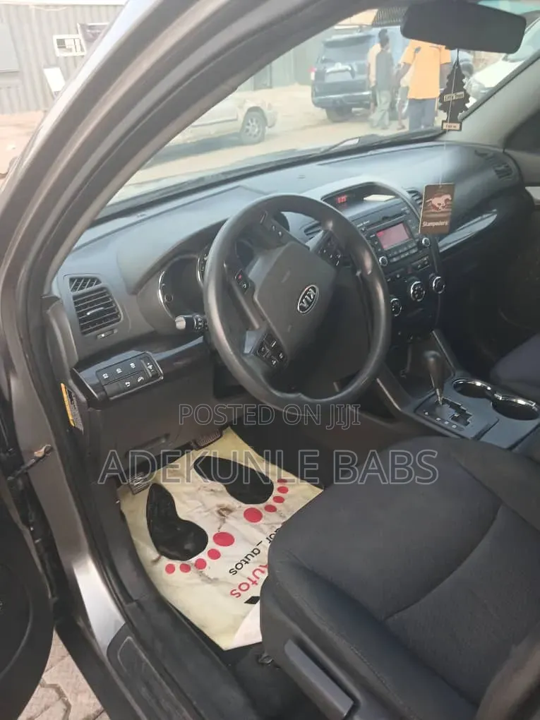 Kia Sorento LX 2011 Gray
