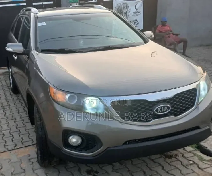Kia Sorento LX 2011 Gray