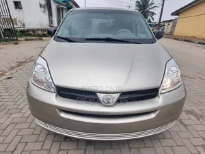 Toyota Sienna 2004 Gold
