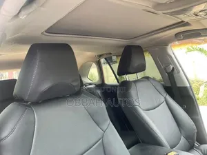 Toyota RAV4 XLE 2021 Red
