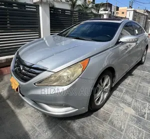 Hyundai Sonata Limited Sedan FWD (2.4L 4cyl 6A) 2012 Silver