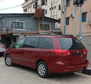 Toyota Sienna 2005 Red