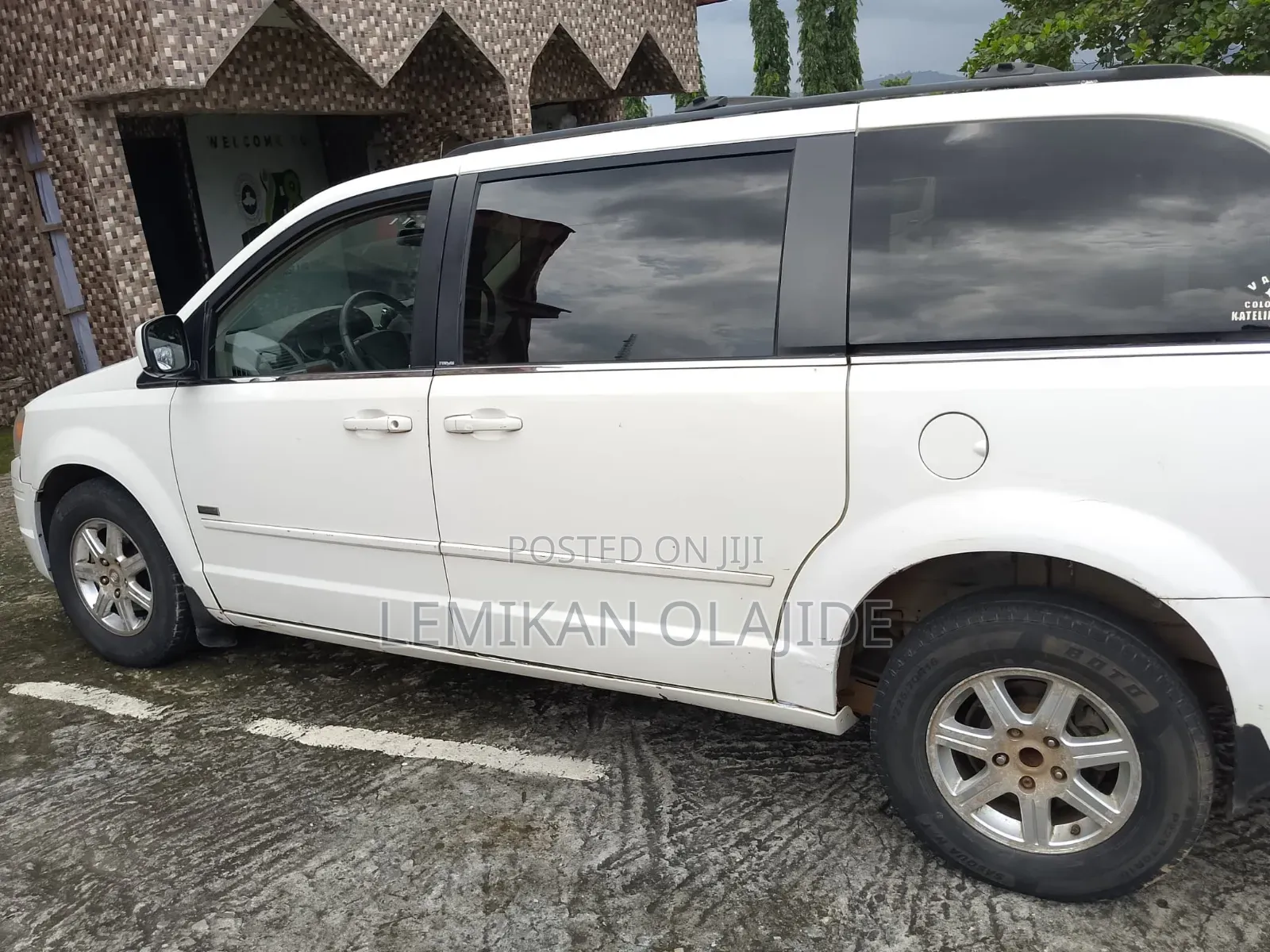 Dodge Caravan 2009 White