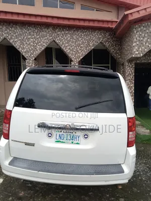 Dodge Caravan 2009 White