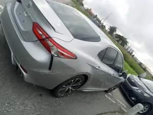Toyota Camry SE (2.5L 4cyl 8A) 2019 Silver