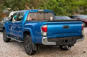 Toyota Tacoma 2018 Blue