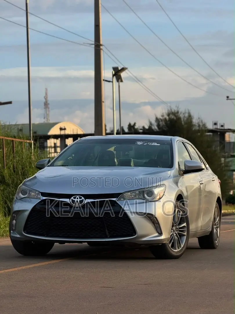 Toyota Camry 2016 Silver