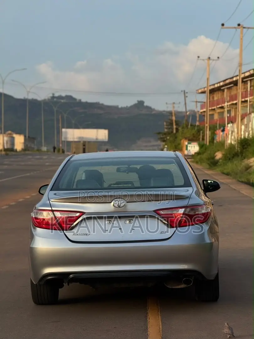 Toyota Camry 2016 Silver