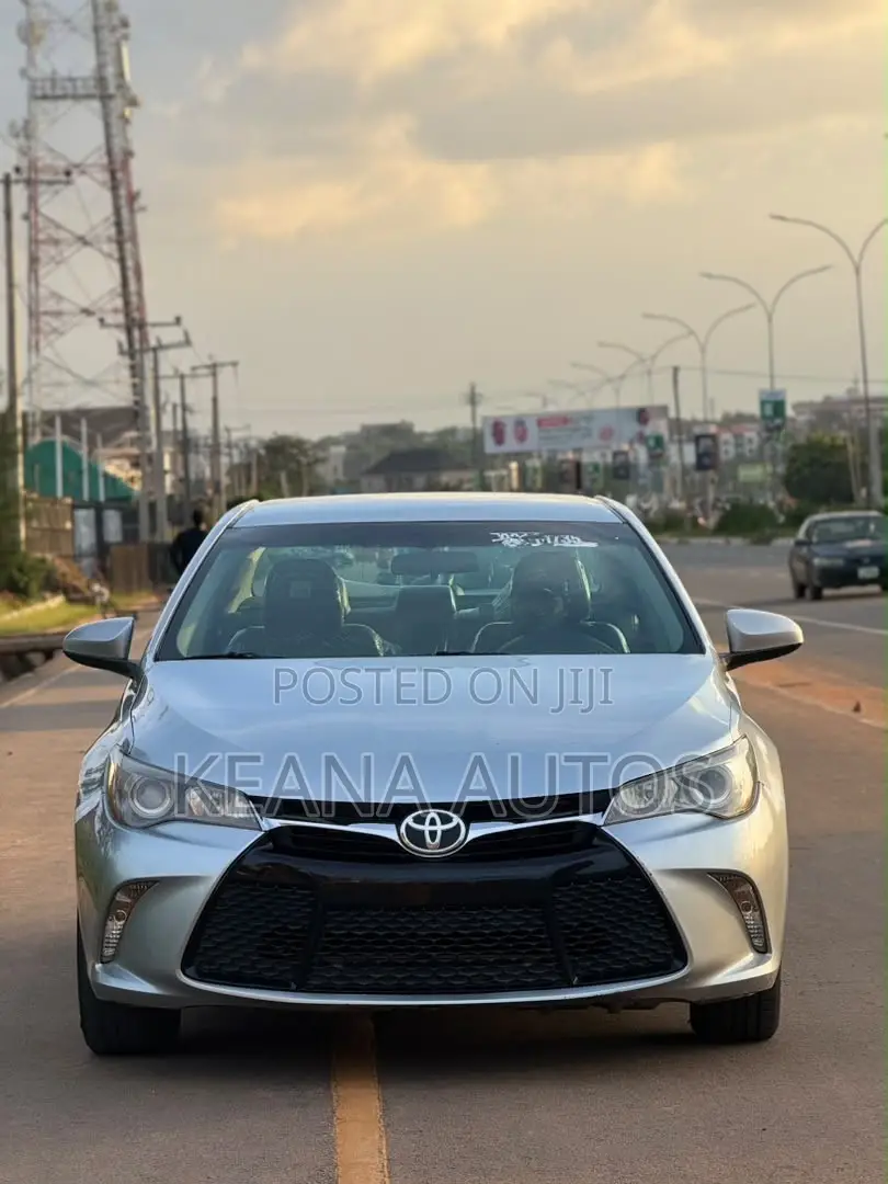 Toyota Camry 2016 Silver