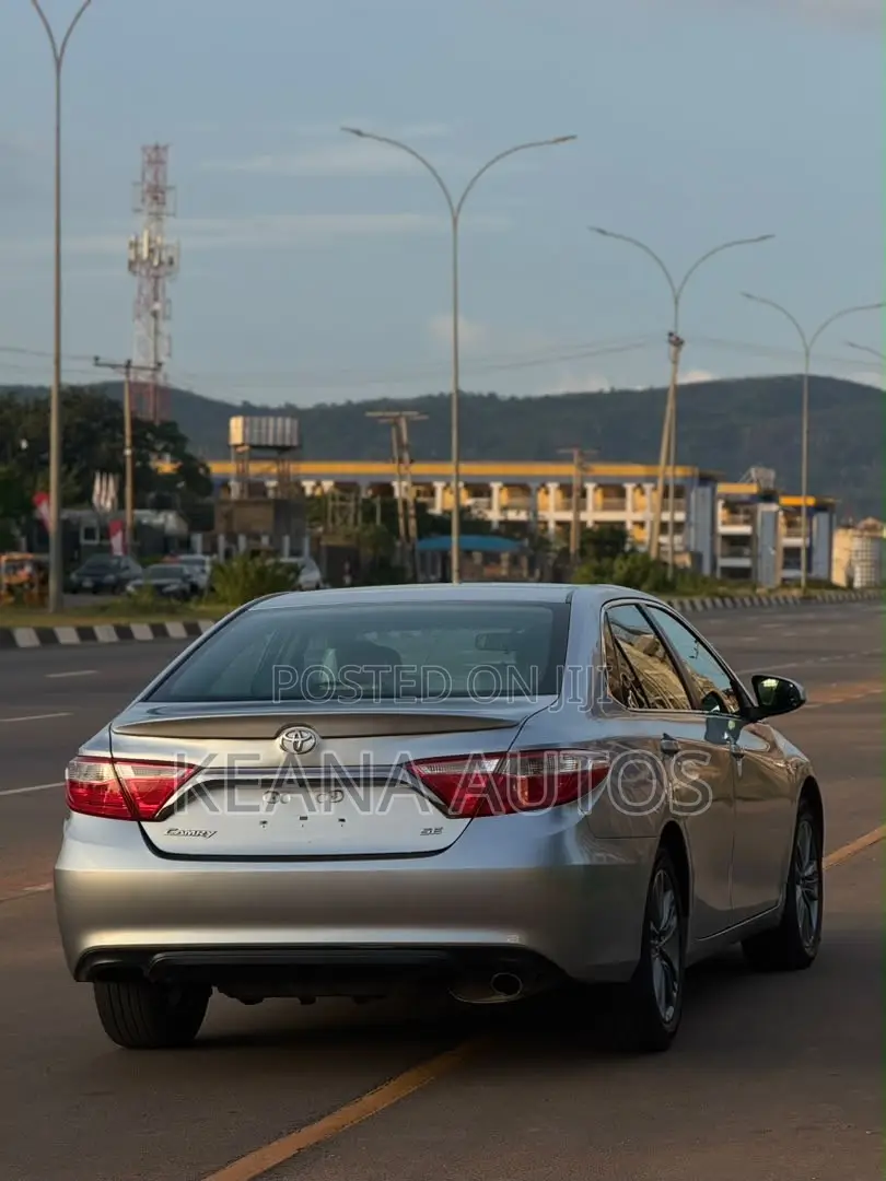 Toyota Camry 2016 Silver