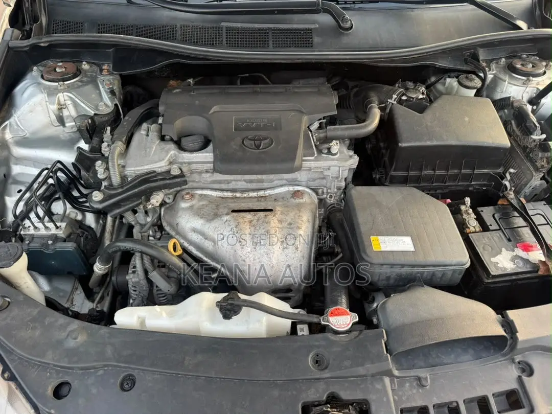 Toyota Camry 2016 Silver