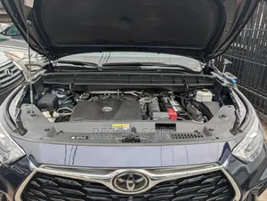 Toyota Highlander Limited 2021 Blue