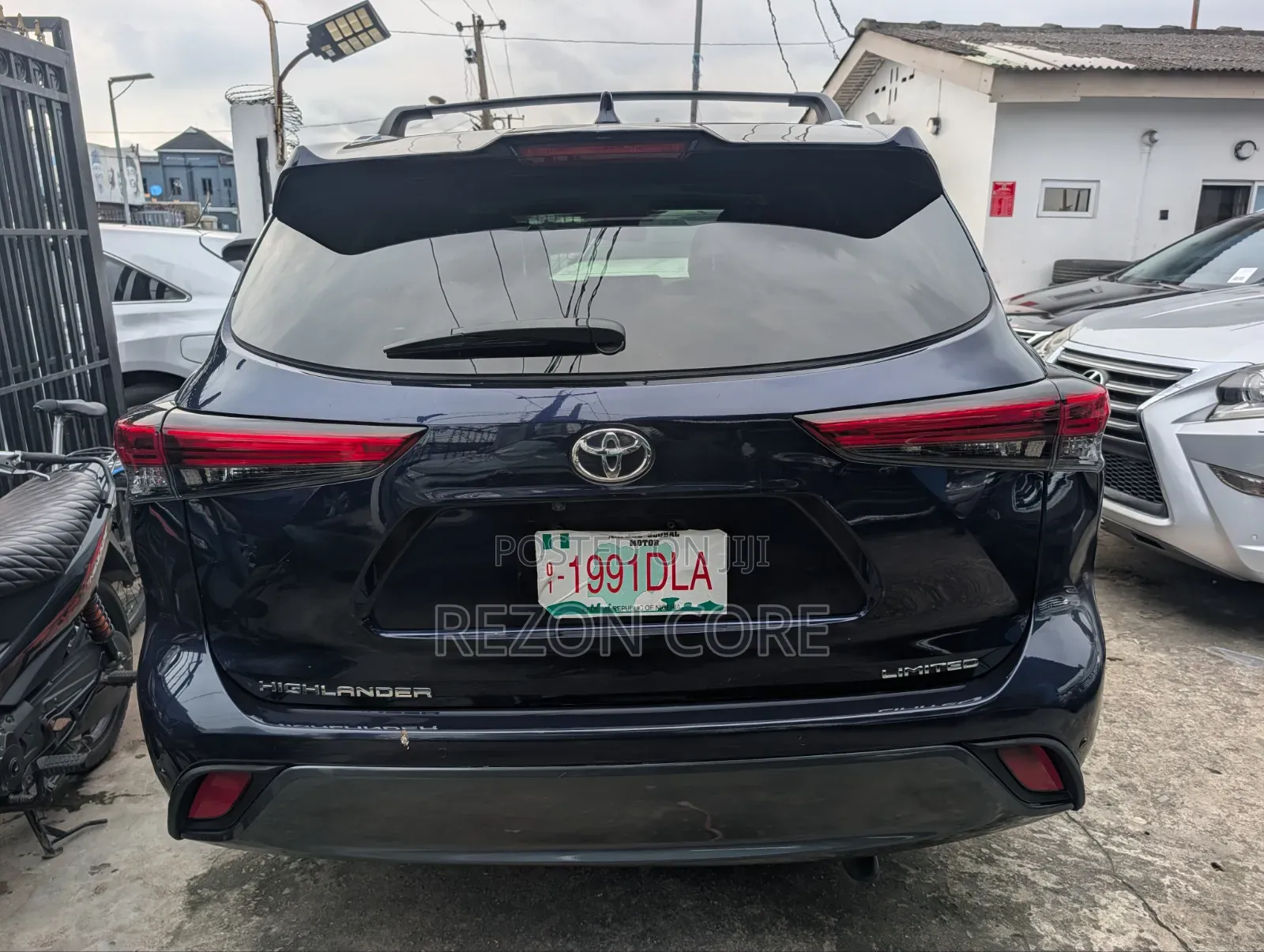 Toyota Highlander Limited 2021 Blue
