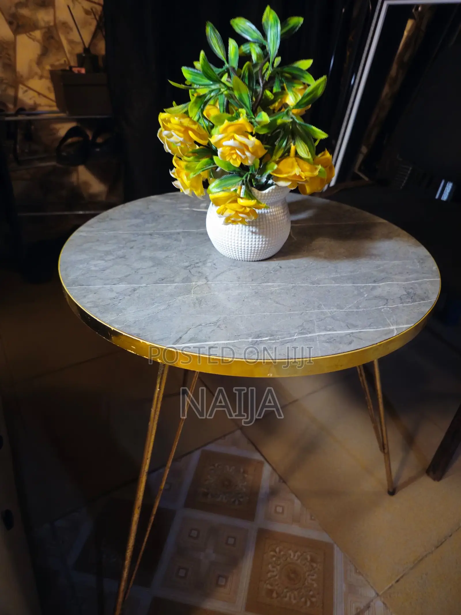 Centre Table With Flower Decor