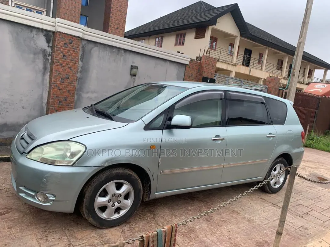 Toyota Ipsum 2001 Green