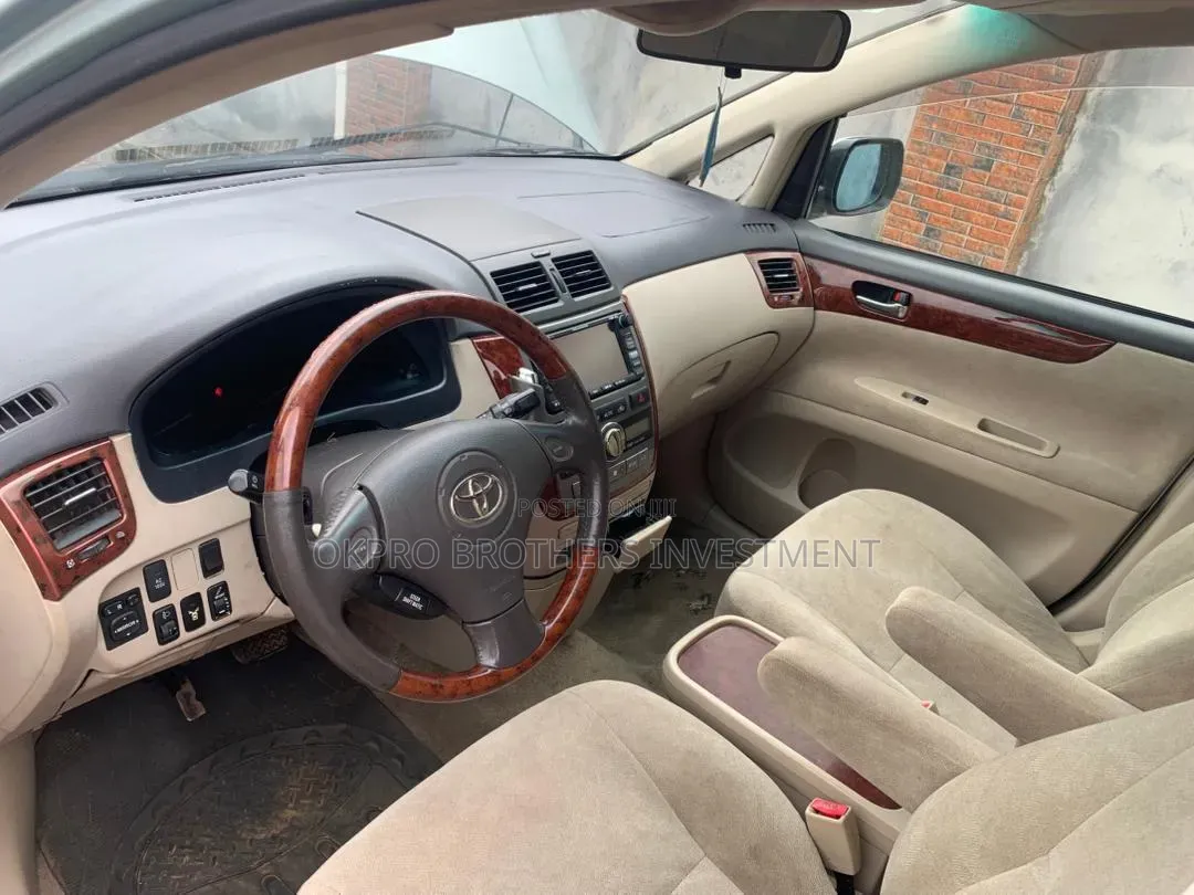 Toyota Ipsum 2001 Green