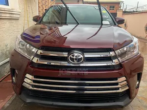 Toyota Highlander LE 4dr SUV AWD (3.5L 6cyl 6A) 2015 Burgundy