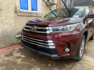 Toyota Highlander LE 4dr SUV AWD (3.5L 6cyl 6A) 2015 Burgundy
