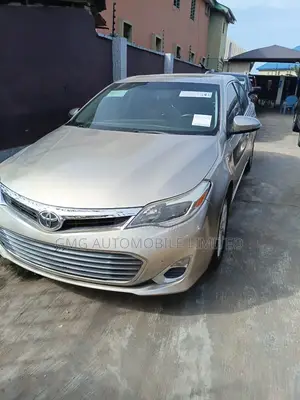 Toyota Avalon XLE 4dr Sedan (3.5L 6cyl 6A) 2014 Gold